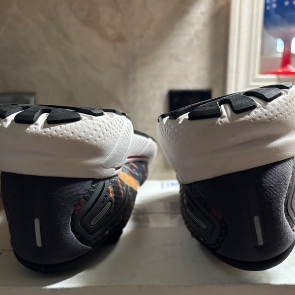 Brooks Women's Run Hoppy Ghost 7.5 medium - Picture 5 of 11